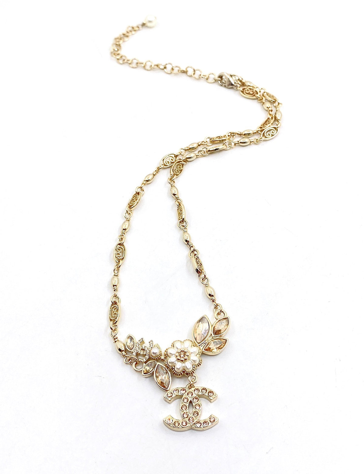 18K  Chanel Flowers Diamonds Necklace